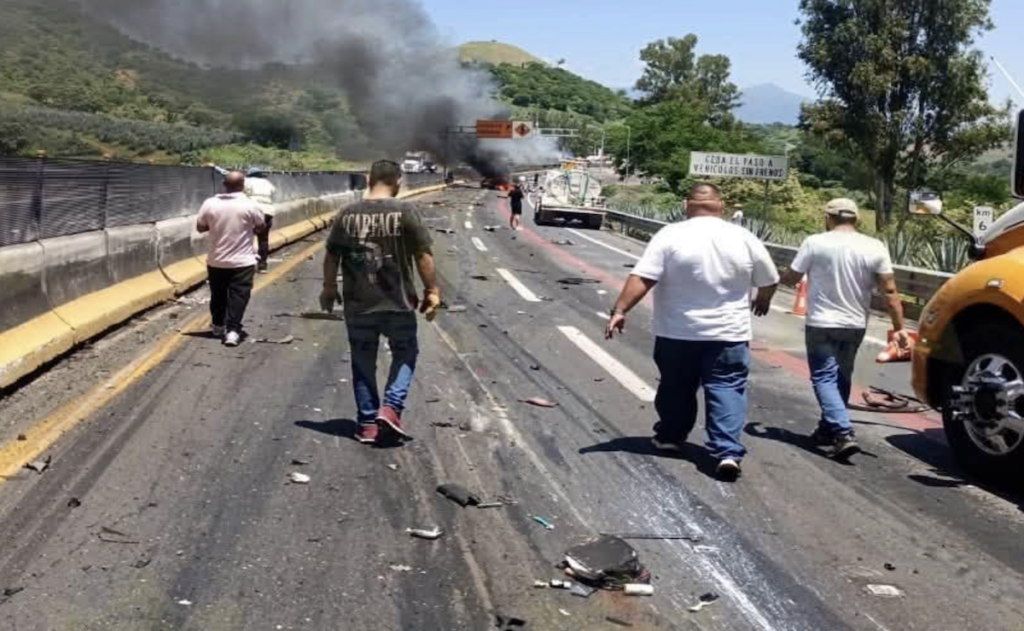Tractocamión provoca tragedia en la autopista Guadalajara-Tepic; hay nueve muertos