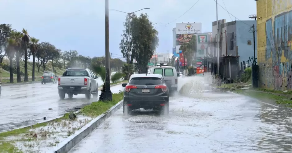 Baja California se prepara para lluvias y actividad eléctrica; emiten alerta preventiva