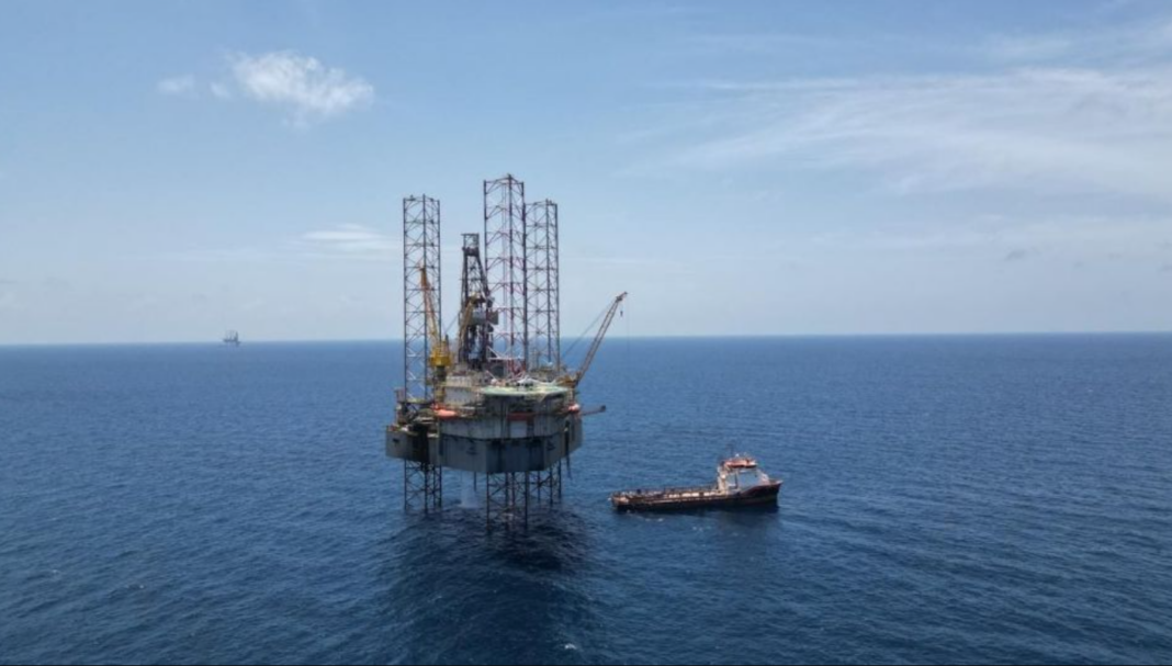 Asalto armado sacude plataforma petrolera en Campeche