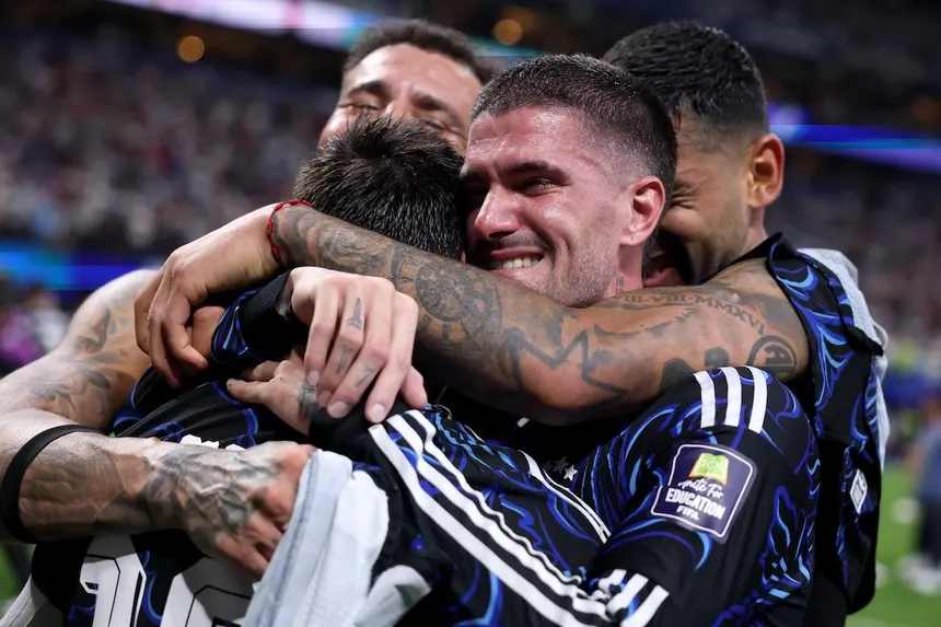 Argentina remonta a Inglaterra y va a la final