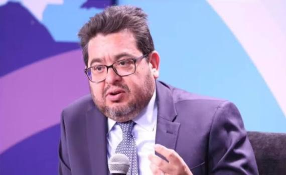 Remueven a Óscar Langlet de la Fiscalía que investiga a funcionarios