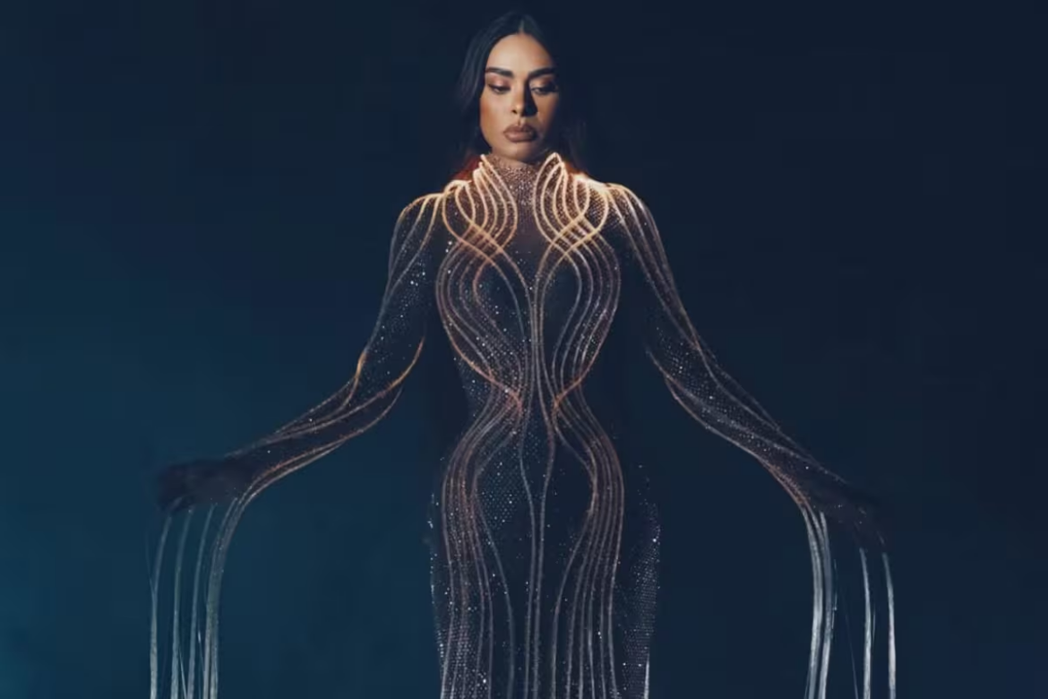 Galilea Montijo deslumbra con vestido de alta costura