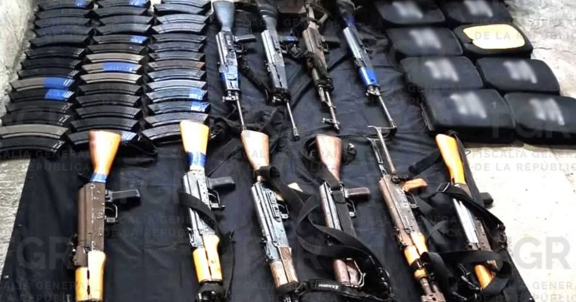 Procesan a 10 personas tras decomiso de arsenal en Escuinapa