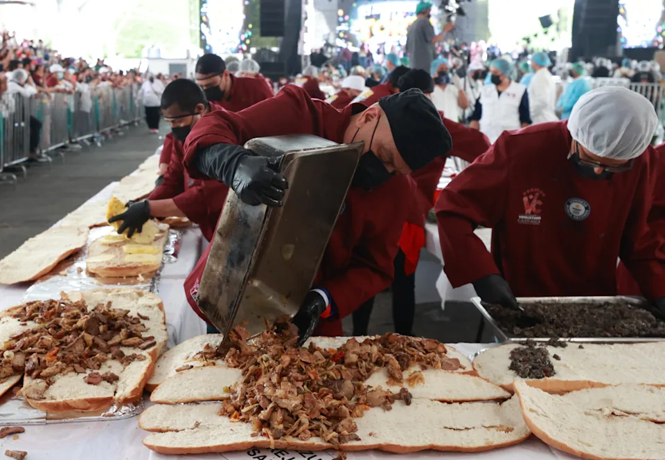 México rompe récord Guinness con la torta más grande del mundo
