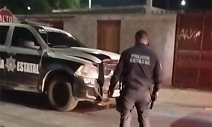 Choca patrulla de la PESP a sedán en la colonia Adolfo López Mateos