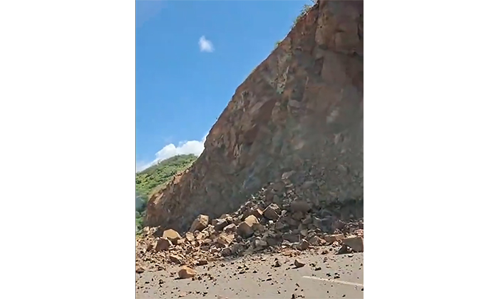 Junta de Caminos derrumbes en carreteras estatales tras paso de lluvias en la entidad