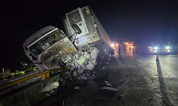 Choque de tráiler deja herido grave en Guaymas