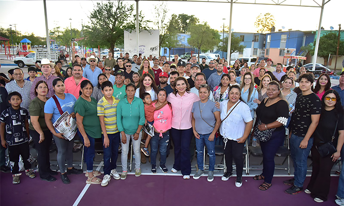 Respaldan hermosillenses a Lorenia Valles durante asamblea municipal