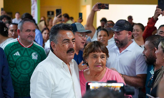 Javier Lamarque conquista a jóvenes y mujeres con emotivo encuentro en Caborca