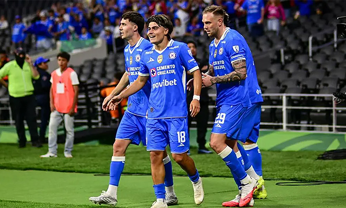 Cruz Azul derrota 2-1 al Puebla y sigue invicto en el Estadio Banorte