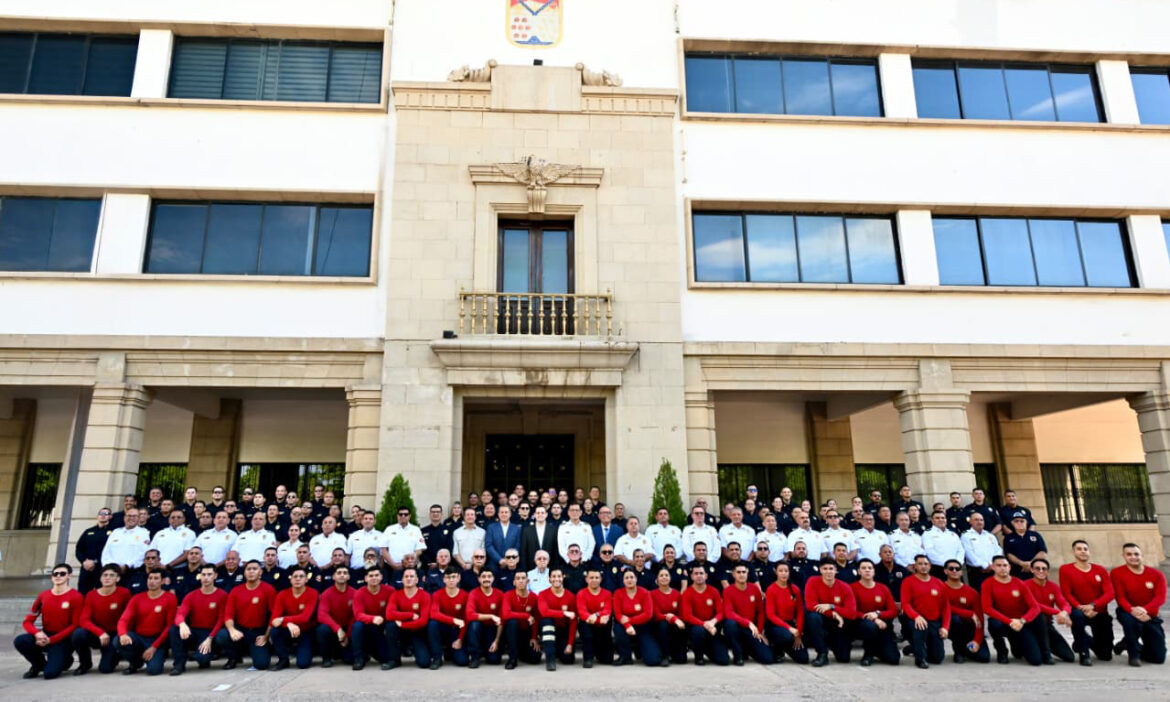 Gobierno de Hermosillo reconoce labor y entrega de Bomberos