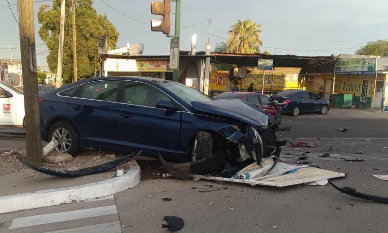 Protagonizan fuerte “encontronazo” en la colonia Olivares