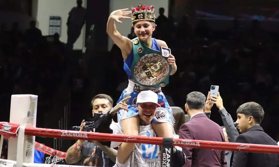 Camila ‘La Magnífica’ Zamorano retiene el título mundial peso átomo