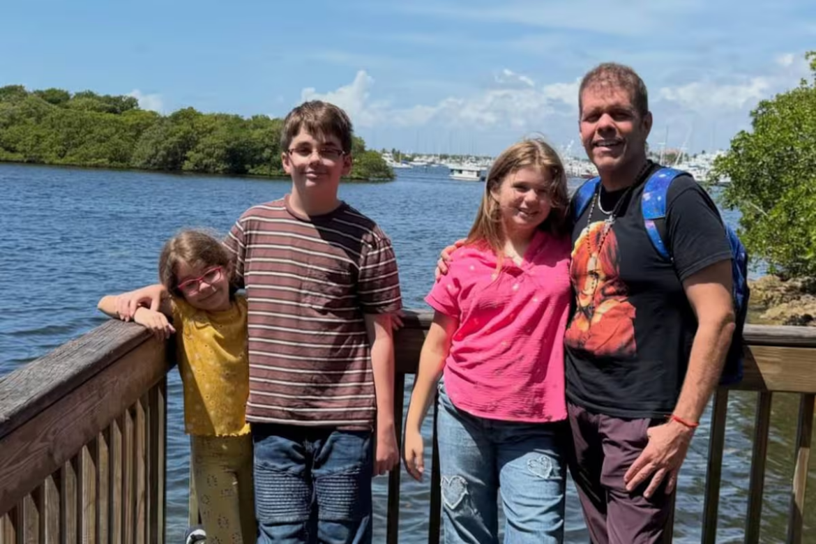Hijos de Perez Hilton fueron sacados de casa antes de su crisis
