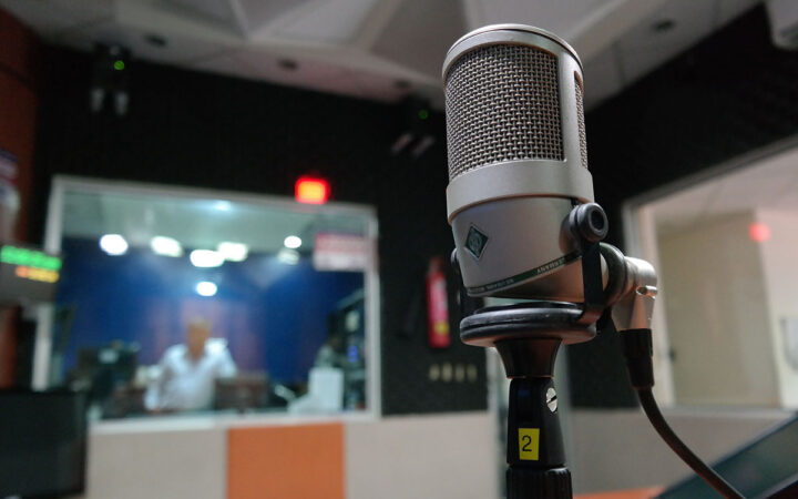 Alertan que nuevos lineamientos para radio y TV podrían limitar la libertad de expresión