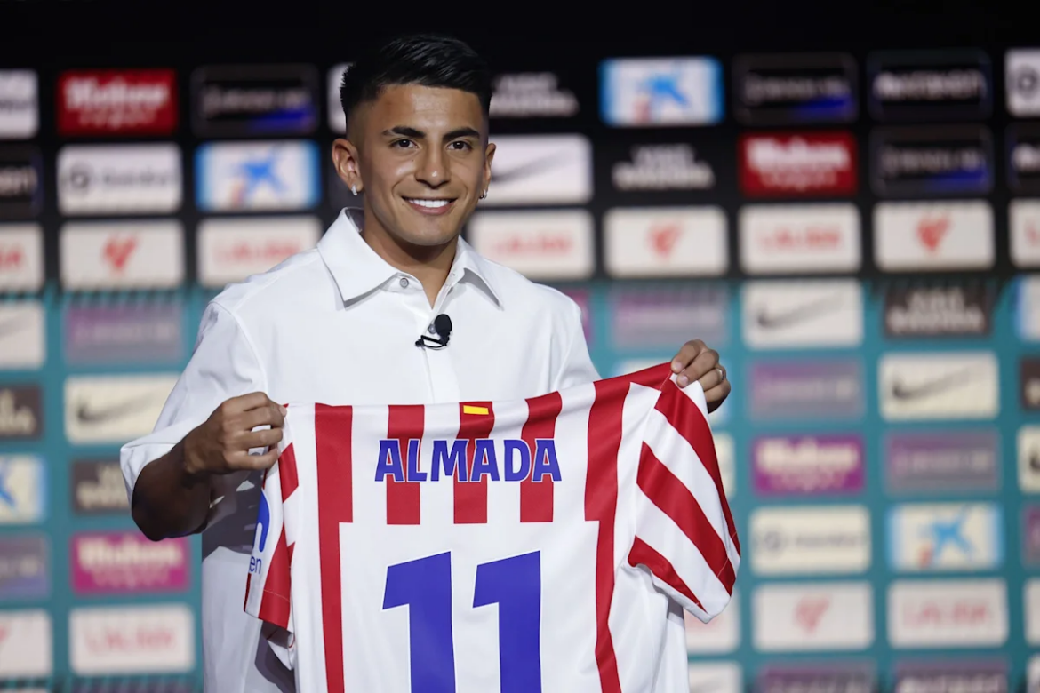 Thiago Almada firma contrato hasta 2030 con River Plate