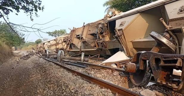 Descarrila tren de carga en Colima; no reportan lesionados