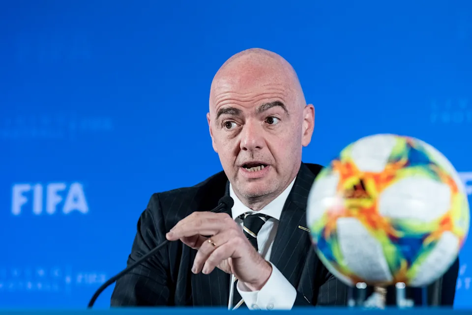 Trump defiende a Infantino: “Sería un terrible error” quitarlo