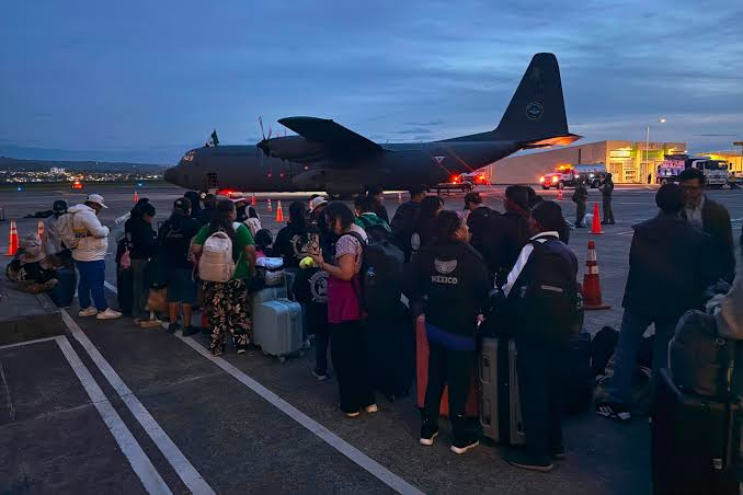 Repatrían a 36 mexicanos tras terremoto en Colombia
