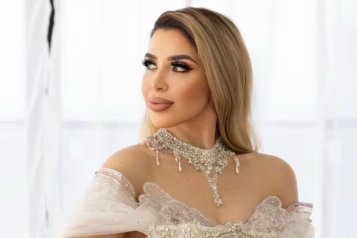 Emma Coronel advierte a hombres casados que le escriban