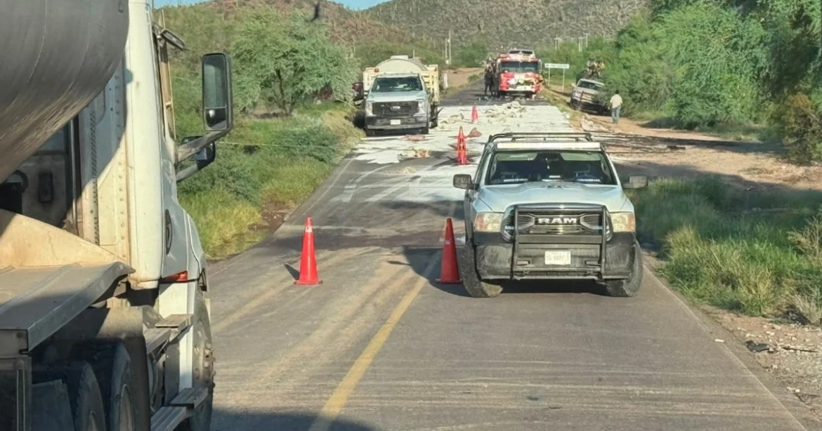 Derrame de ácido sulfúrico provoca cierre de carretera en Sonora