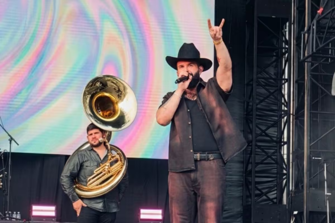 ¡Carín León debuta en Japón con gran show en Summer Sonic!