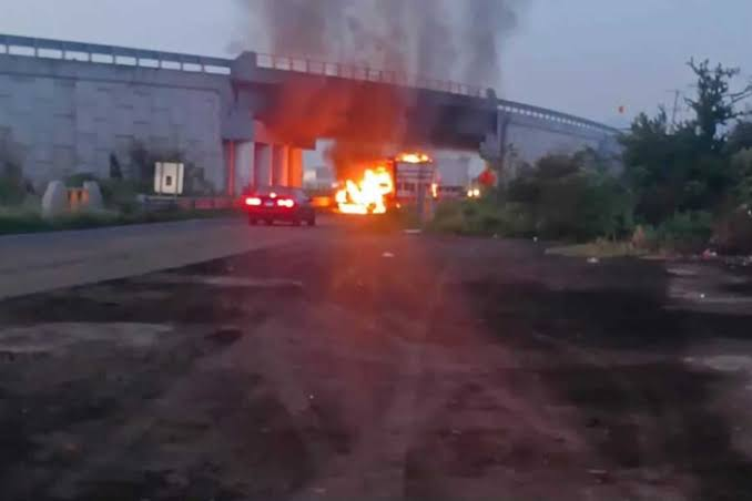Narcobloqueos afectan vialidades en Michoacán