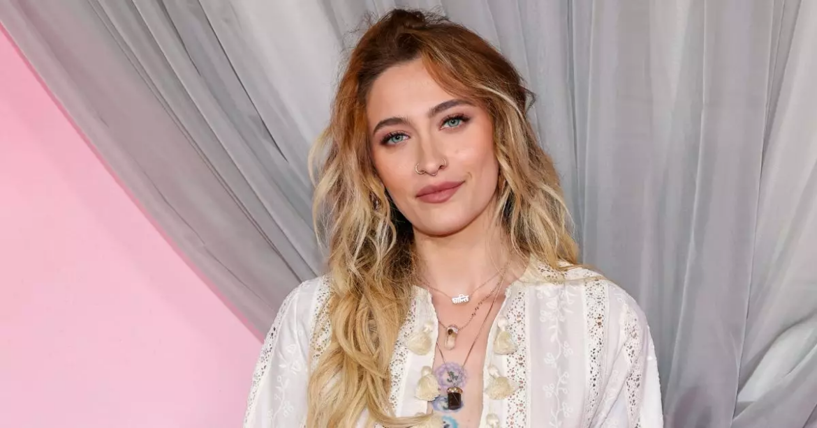 Paris Jackson revela que recibió terapia electroconvulsiva