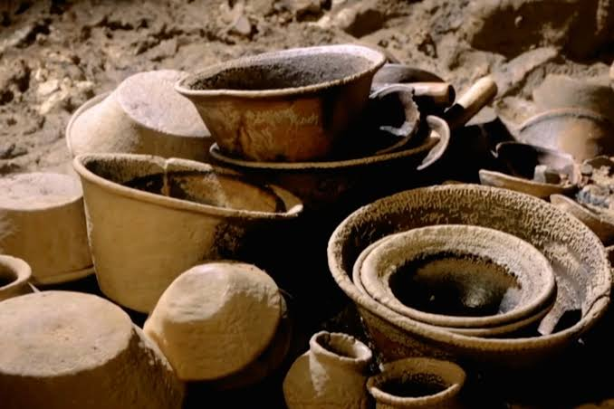 Descubren 179 piezas prehispánicas en cueva ritual zoque