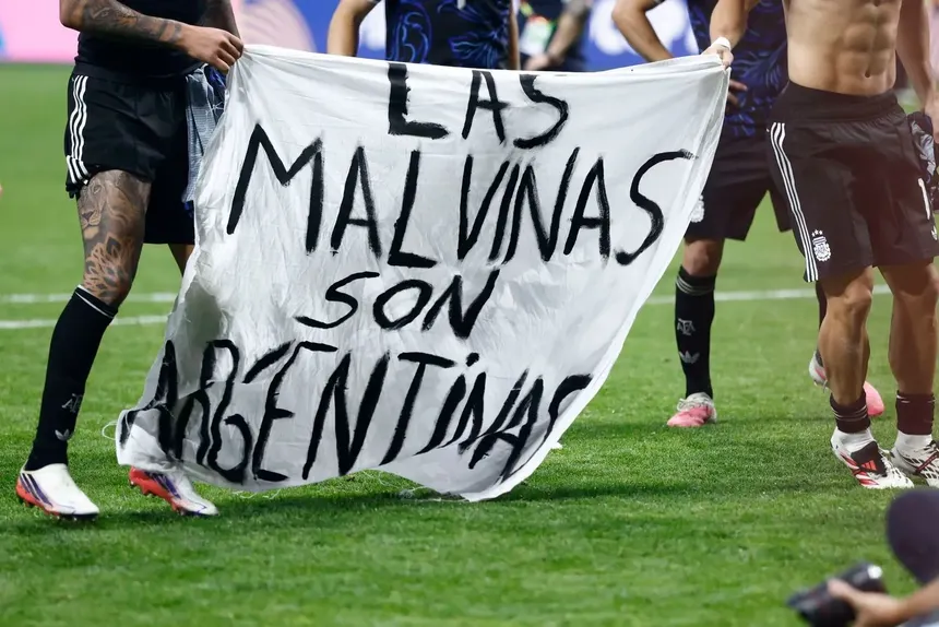FIFA Sanciona A Argentina Por Pancarta De Las Malvinas