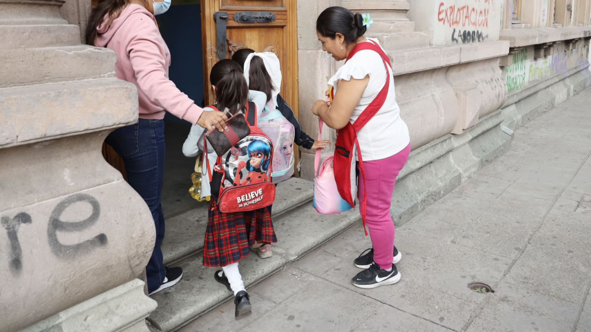 SEP pide prohibir novatadas antes del regreso a clases