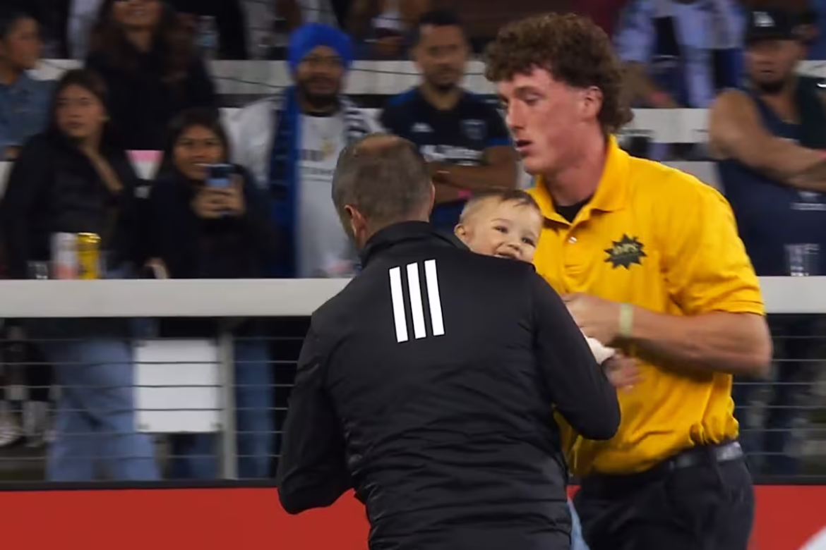 Bebé Invade La Cancha Durante Partido De La MLS