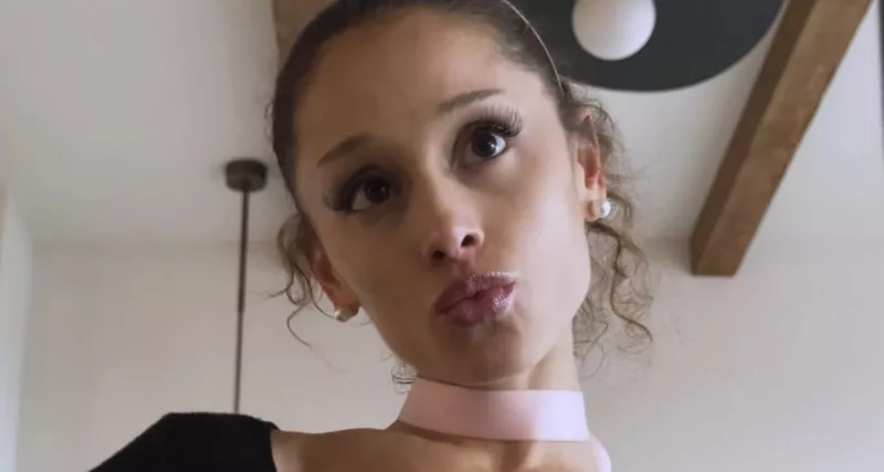 Ariana Grande preocupa a fans tras estreno de “Petal”