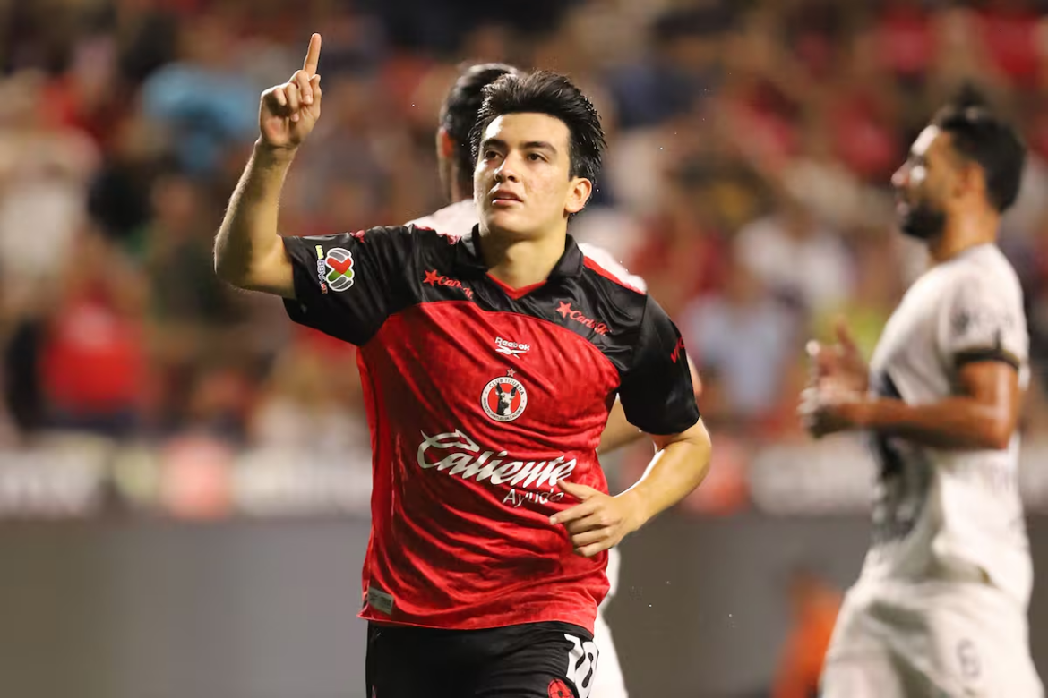 Gilberto Mora vence dos veces a Keylor Navas y Xolos derrota a Pumas
