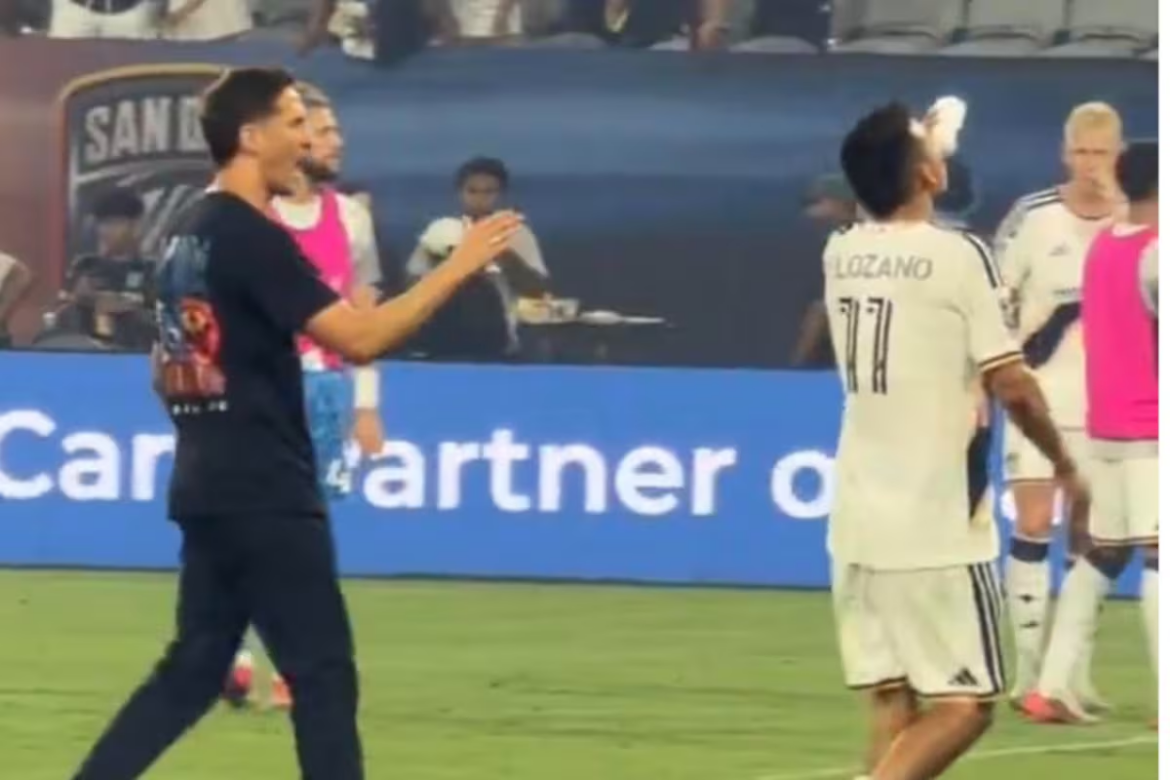 Chucky Lozano protagoniza polémico reencuentro con su exentrenador