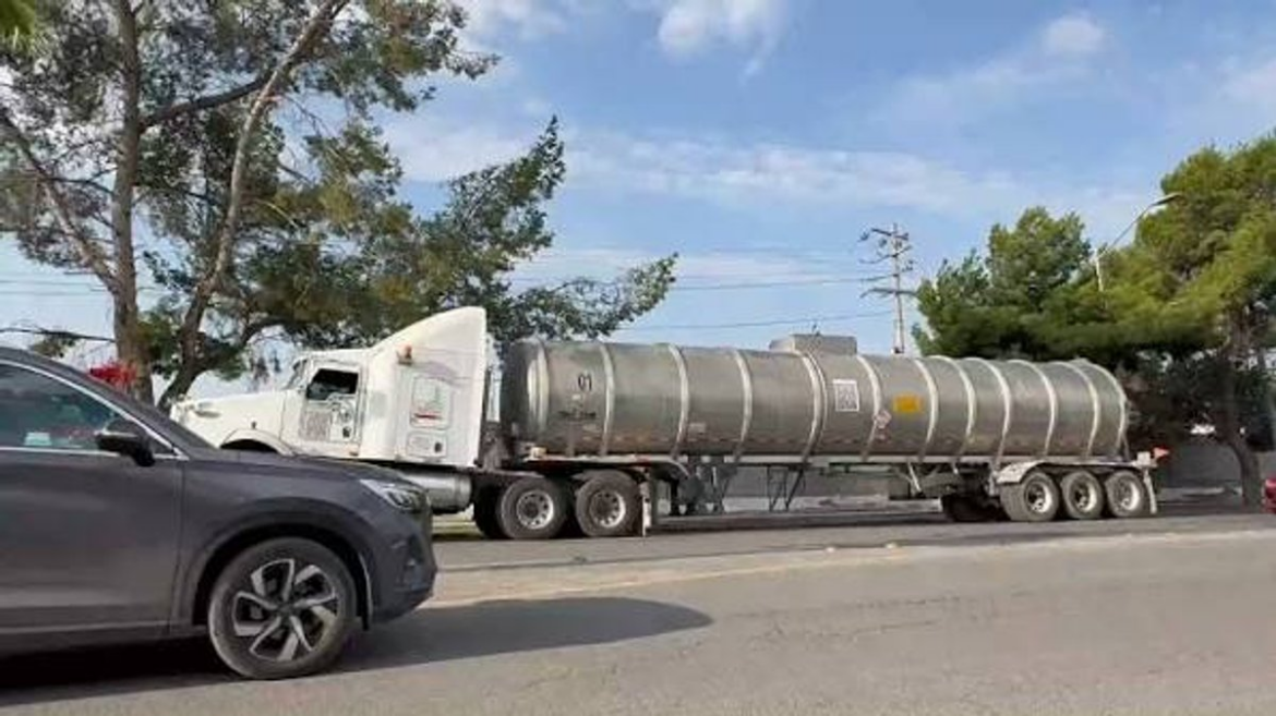 Aseguran pipa con presunto huachicol en carretera Saltillo-Torreón