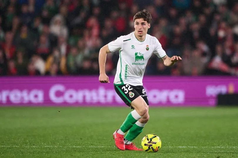Barcelona y Manchester United pelean por Jorge Salinas, el lateral de moda