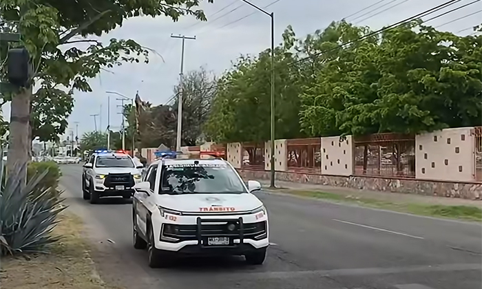 Atropella auto a estudiante universitaria