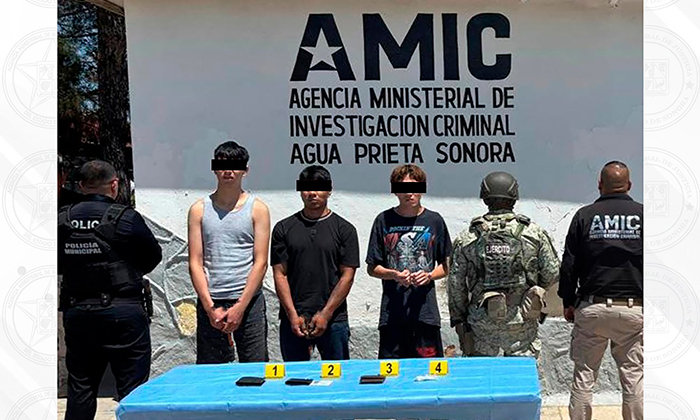 Aprehenden a tres presuntos narcomenudistas durante cateo en Agua Prieta