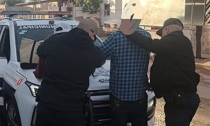 Capturan a dos hombres y una mujer con droga en distintas colonias