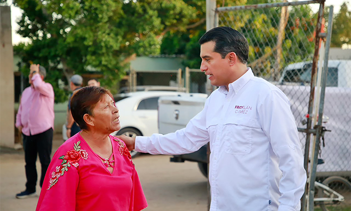 Recibe Froylán Gámez peticiones de vecinos de El Chaparral