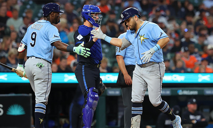 Jonathan Aranda apoya triunfo a Rays con batazo de cuatro esquinas