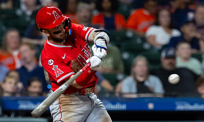 Angelinos pegan tremenda paliza a Astros