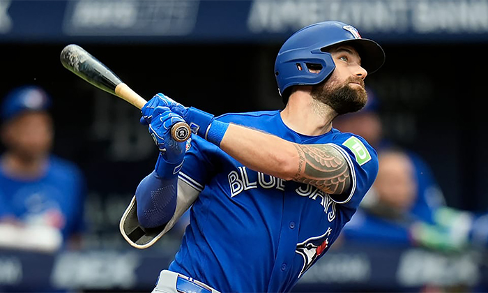 Azulejos derrotan a domicilio a Rays por 5-1 con gran labor de pitcheo de Shane Bieber