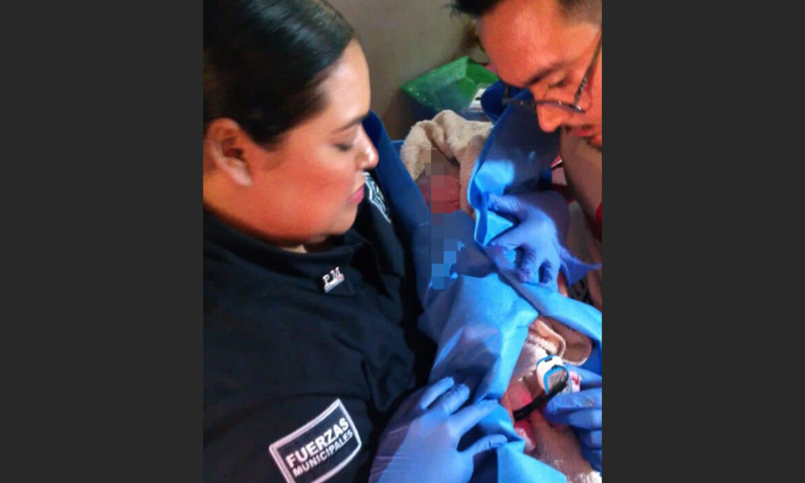 Auxilian a joven al dar a luz en el baño en la colonia Tierra Nueva