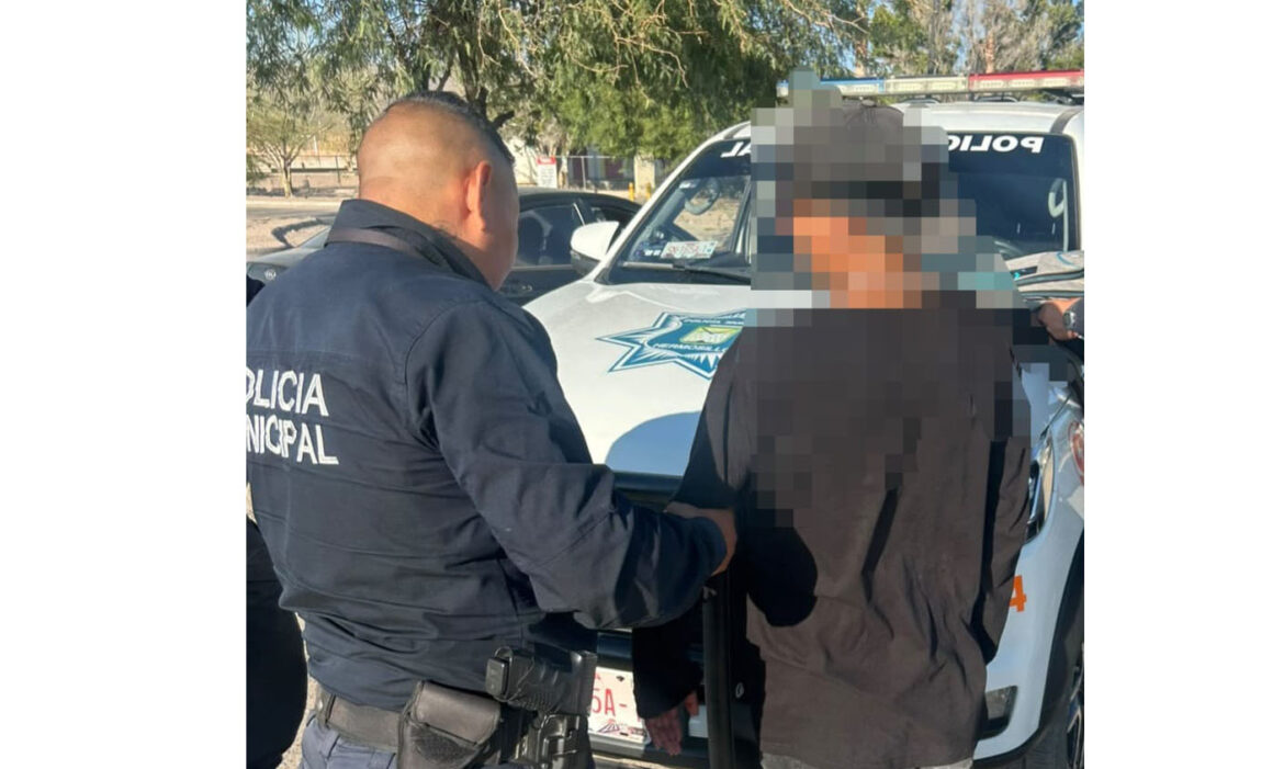 Sorprenden a sujeto armado con machete en la comisaría Miguel Alemán