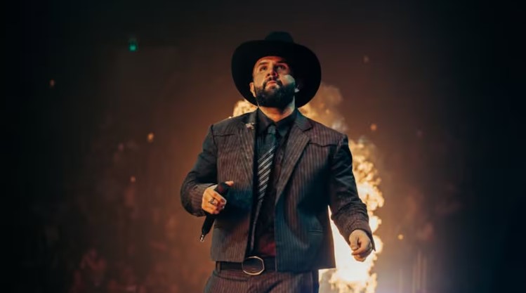 Carín León se lleva dos Premios Juventud 2026