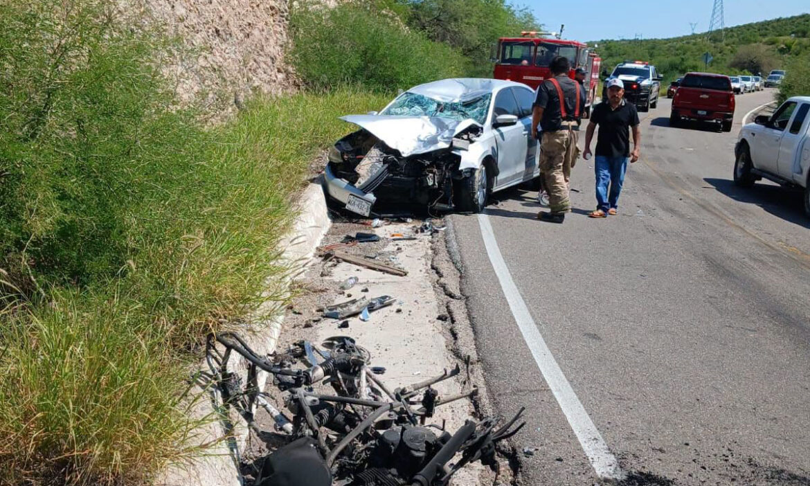 Fallece pareja de motociclistas en choque en la carretera a Ures
