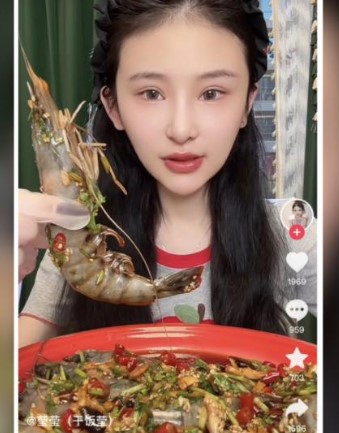Muere a los 24 años Ying Ying, creadora china de contenido mukbang
