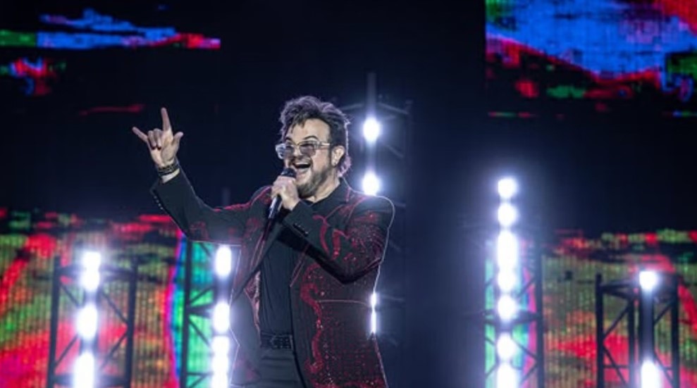 Aleks Syntek causa revuelo durante concierto por polémicas declaraciones